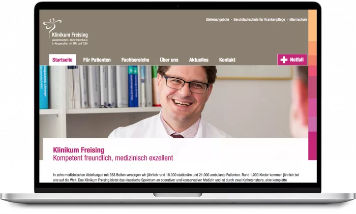 Homepage des Klinikums auf Notebook